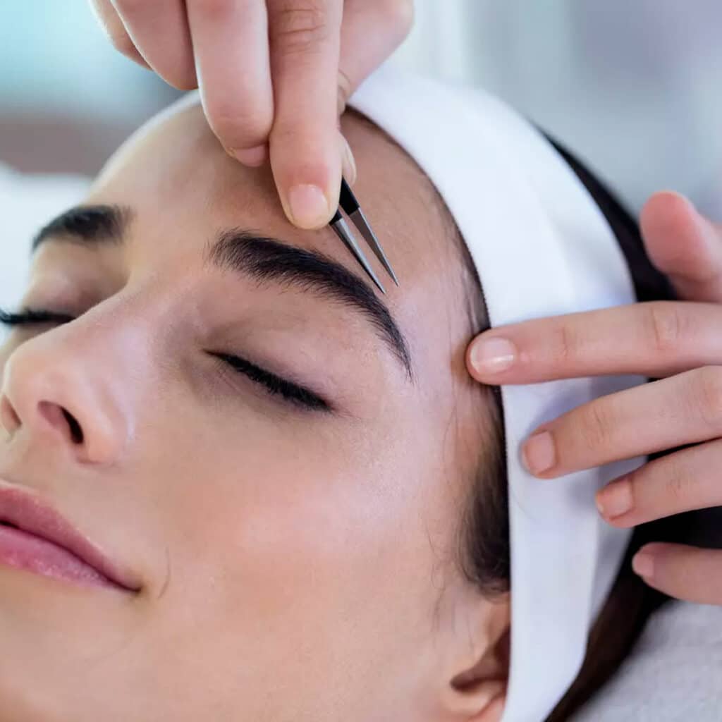 epilation sourcils femme