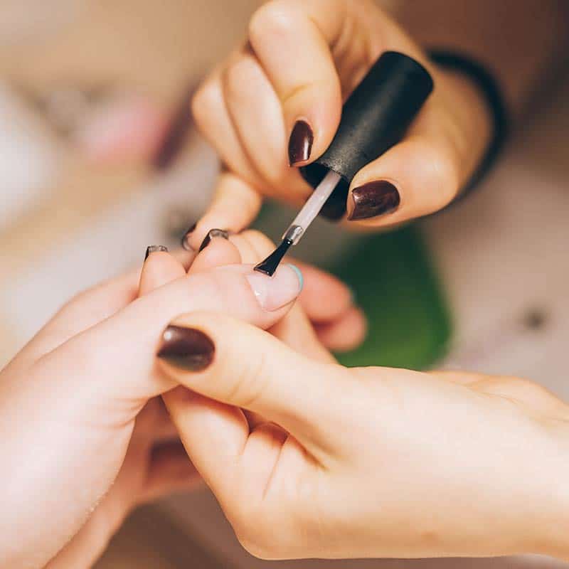 Beauté des Mains et Pieds avec Vernis Classique à l'Eau